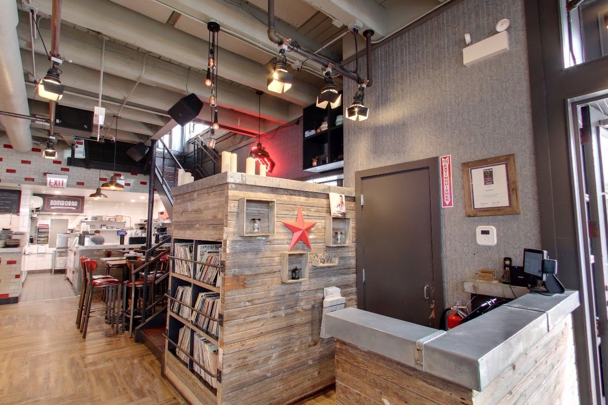 Inside Bar Siena in Chicago, a view from its Indoor 360 Tour